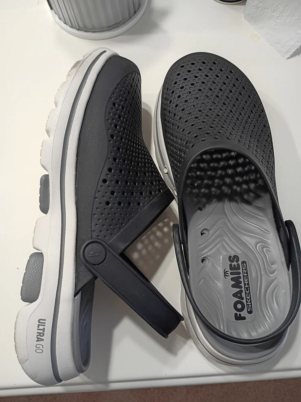 Women's Skechers Foamies Size 9